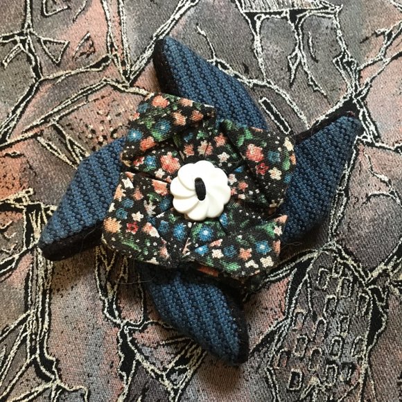 Peluche Blue Handmade Pinwheel Origami Fabric Brooch - Picture 2 of 11